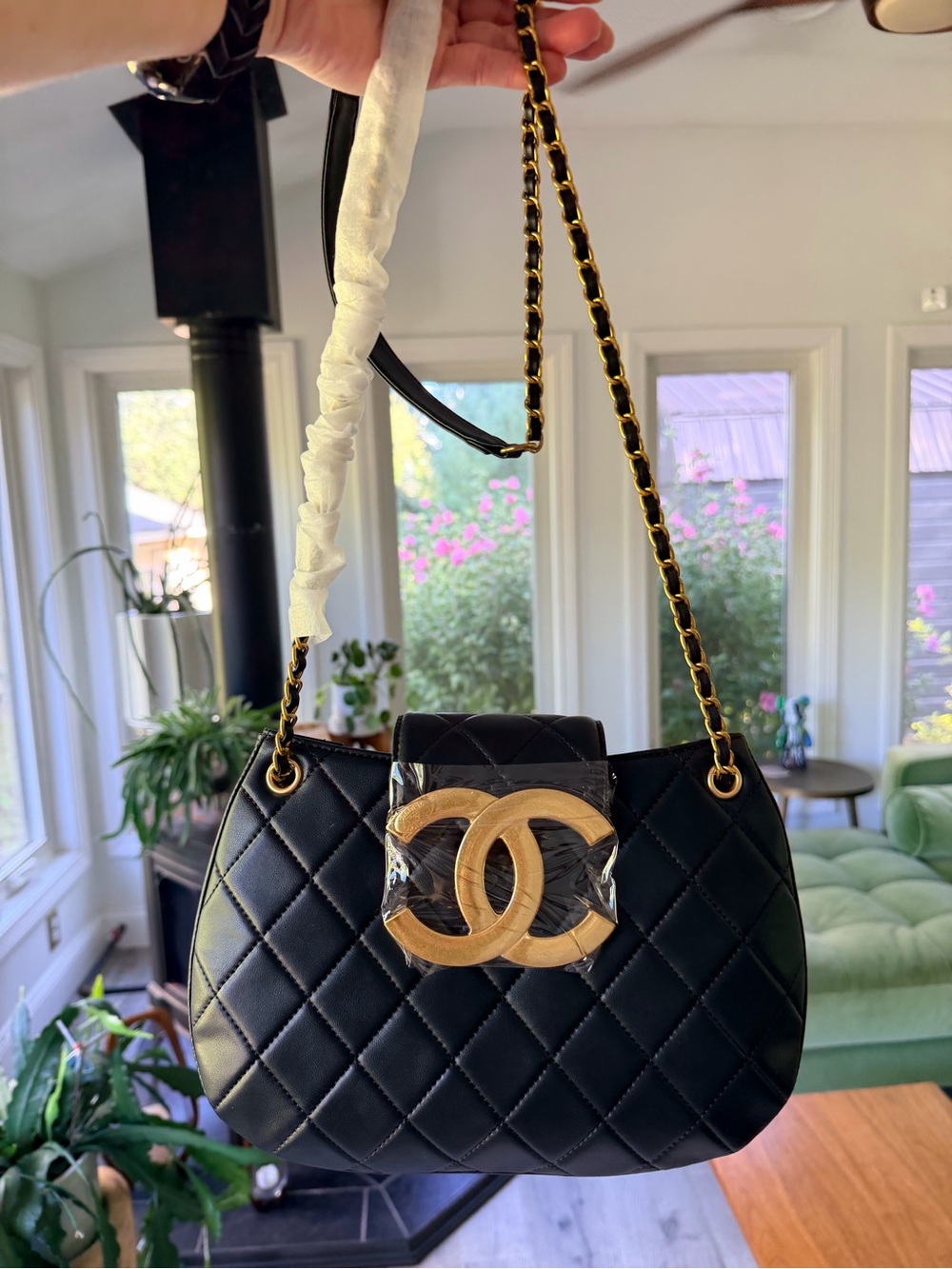 FULL SET Chanel Small Messenger Lambskin Handbag w Oversized Gold Tone ‘CC’ Logo